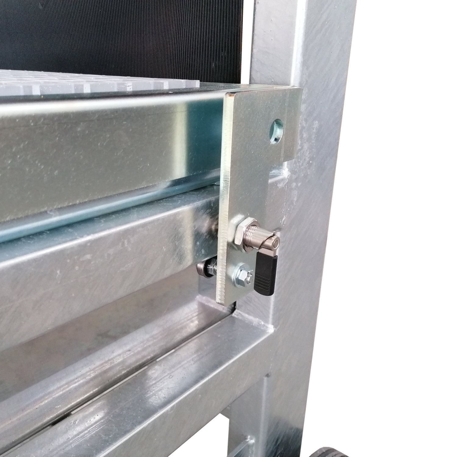 Tischarretierung mit Riegel